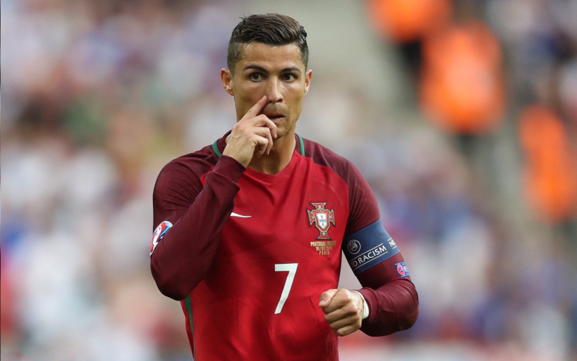 足球联赛：传奇射手再度上演帽子戏法，射手足球鞋